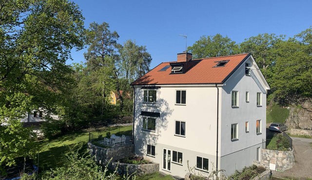 Modern Family Home Near Stockholm City & Nature Reserve
