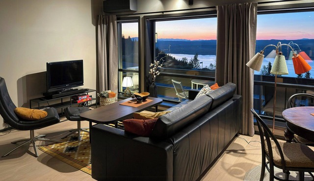 Modern flat with fjord view on Golsfjellet