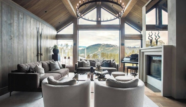 Modern mountain cabin with views in Hovden