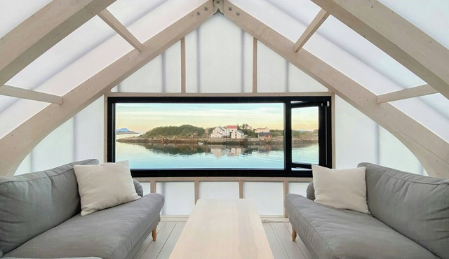 Modern seaside house in Henningsvær