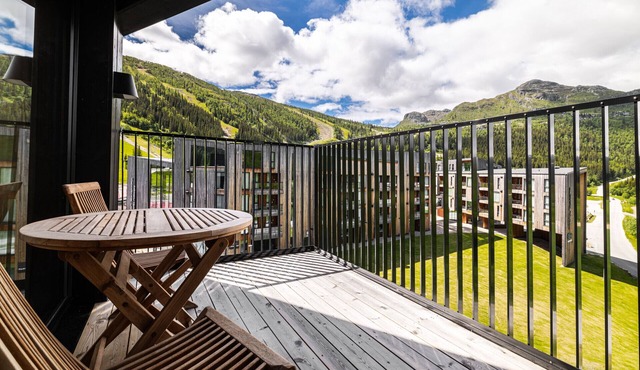 Modern ski-inn-ski-out apartment with sauna, Hemsedal