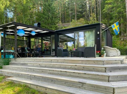 Modern Stuga Med Bastu Vid Insjön I Bjäsäter