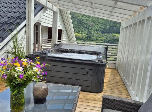 Molden Sky - takterrasse med egen jacuzzi!