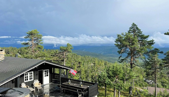 Mountain cabin by ski trails in southern Blefjell