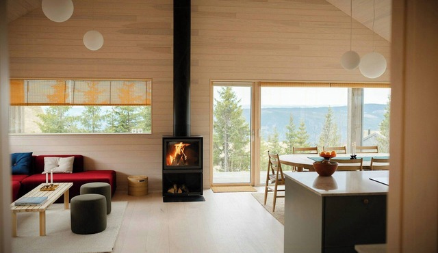 Mountain cabin near Hafjell with view and hot tub