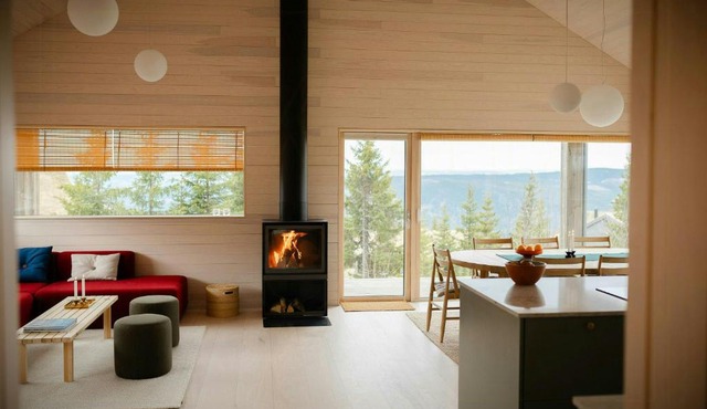 Mountain cabin near Hafjell with view and hot tub in yer