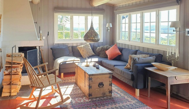 Mountain cabin with views over Storevann