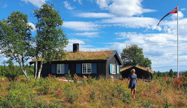 Mountain cabin with wood-fired sauna and a view