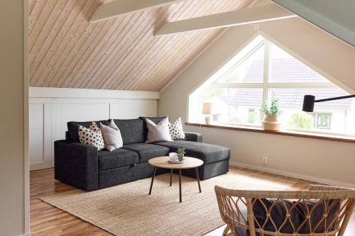 Mysig lägenhet i eget hus nära Lassalyckan