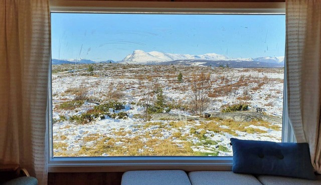 Nature-close cabin in tranquil mountain area