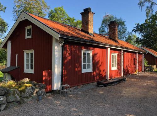 Nedanby | Cottage | Idyllic location | Porch | Grill