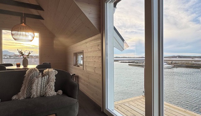 New and exclusive cabins with fantastic sea views, right by the sea.