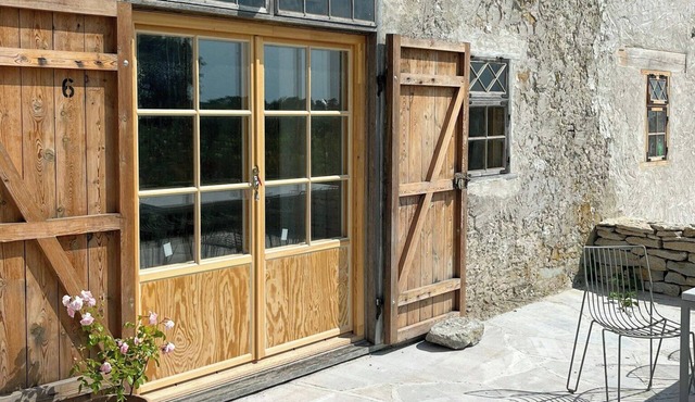 New apartment in a converted stone barn near sea