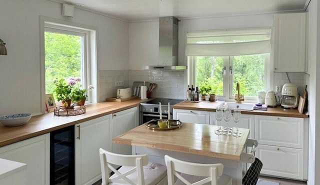New-build with hot tub near Stockholm