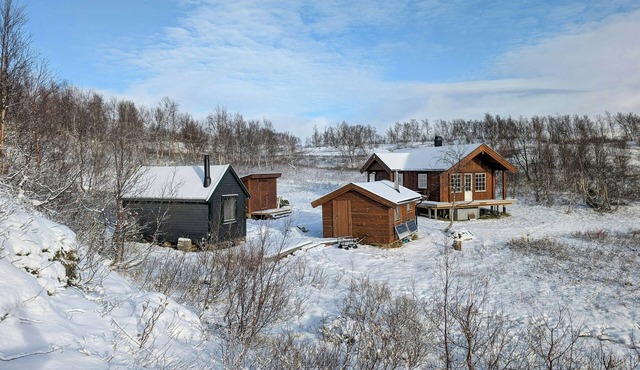 New cabin by lake in hunting and fishing area