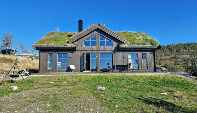 New mountain cabin with views over Eggedal