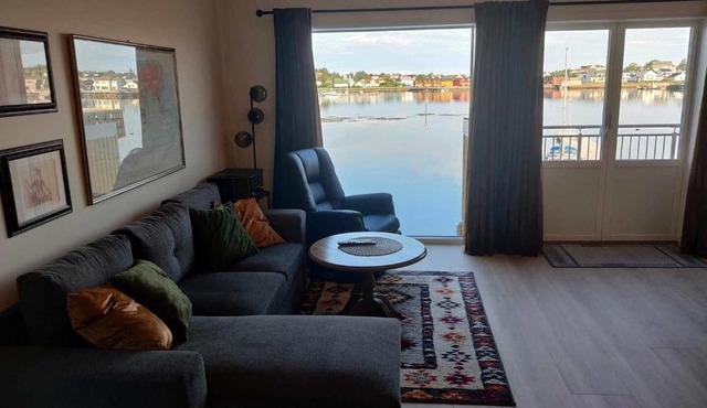 New waterfront fisherman's cabin in Vestvagy