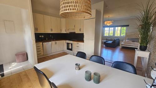 Newly renovated apartment 2026 near beaches