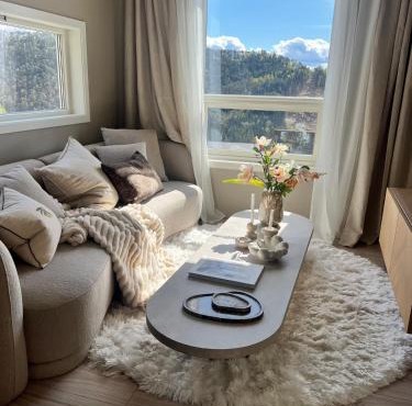 Newly renovated designer home, Peaceful & luxurious