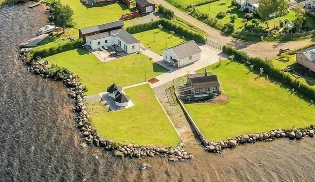 Newly renovated house on private peninsula in Karlskoga