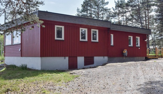 Nice cottage in Hvaler, right by the water where you can swim and fish.