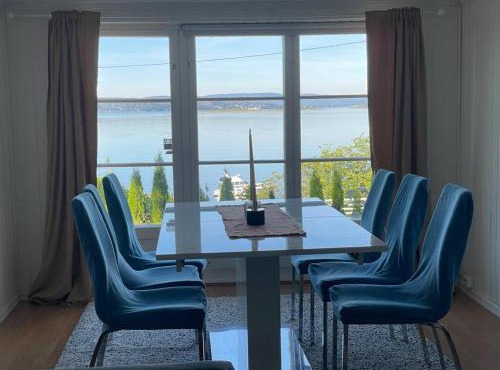Nice Family Friendly apartment 2 bed Rooms with sea view located in Nordstrand for 5 guests with a garden and grill with sea view just beside the apartment in Oslo