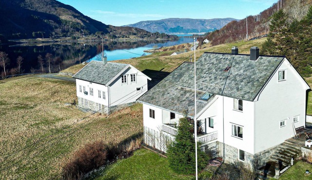 Nice home in åheim with house sea view