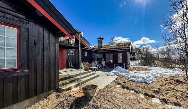 Nice home in Beitostølen with sauna