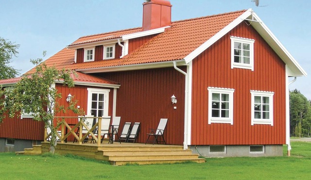 Nice home in Bolmsö with sauna