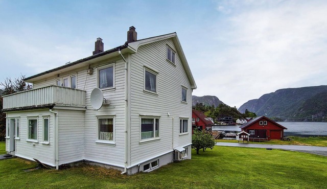 Nice home in Erfjord with WiFi