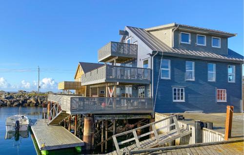 Nice Home In Fjørtoft With Harbor View