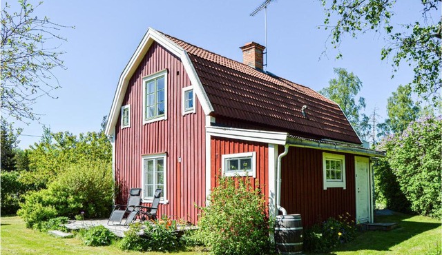 Nice Home In Hallstavik With Sauna