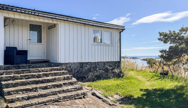 Nice home in Kolbjørnsvik with house sea view