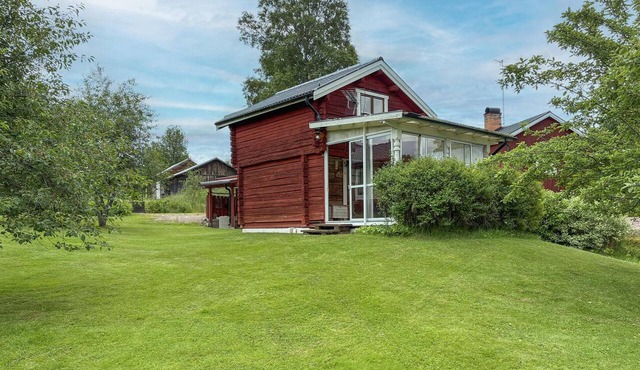 Nice home in Leksand with WiFi