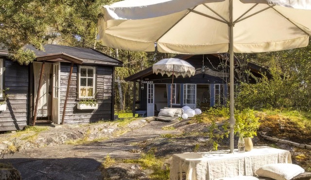 Nice home in Nevlunghavn with WiFi