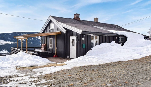 Nice home in Nord-Torpa with WiFi