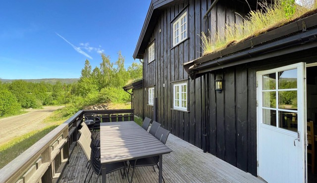Nice home in øyer with sauna