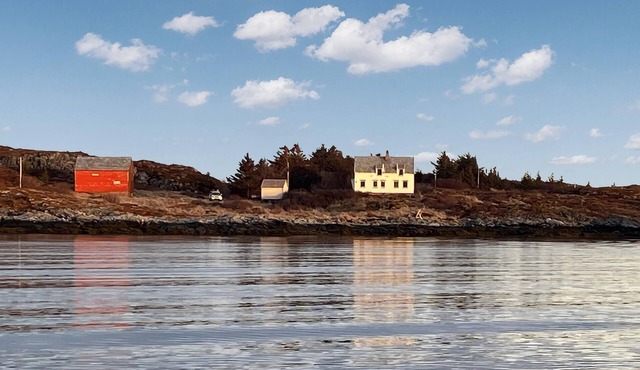 Nice home in Smøla with house sea view