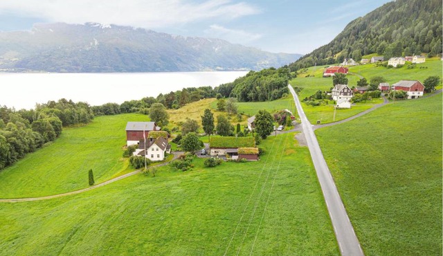Nice Home In Stårheim With Wifi
