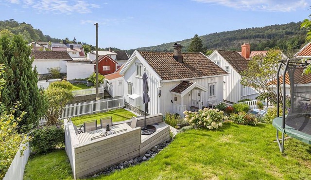 Nice home in Tvedestrand with WiFi