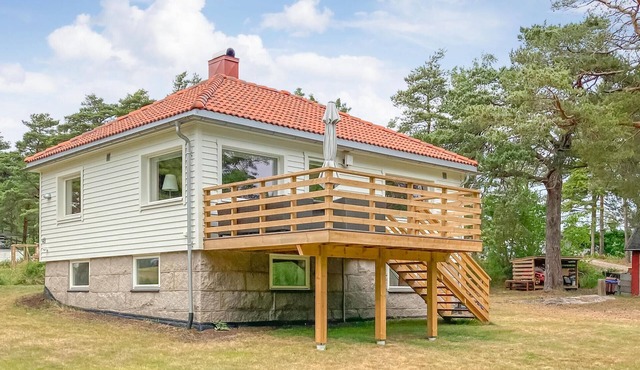 Nice home in Vesterøy with WiFi