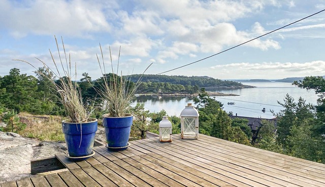 Nice home in Vesterøy with WiFi