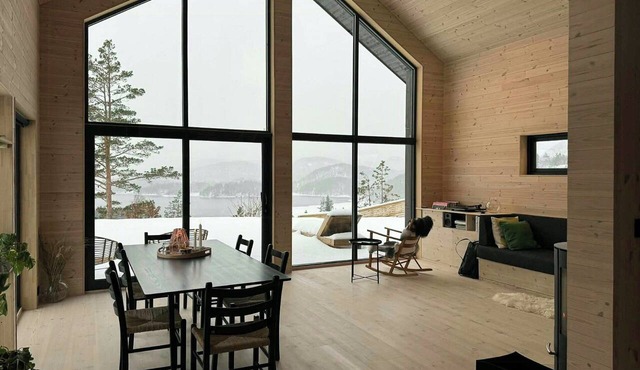 Nordic design cabin with a view over Lake Toke