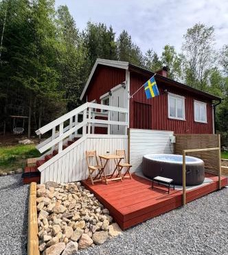 Nordic Stuga - Nature Escape with Spa bath and Starlink Wifi