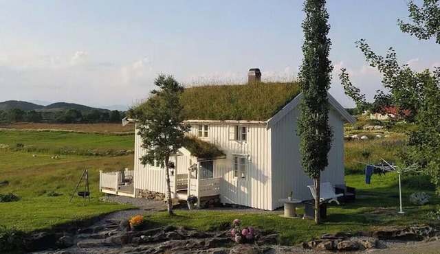 Nordlandshus on historic farm site on Vega in Vega