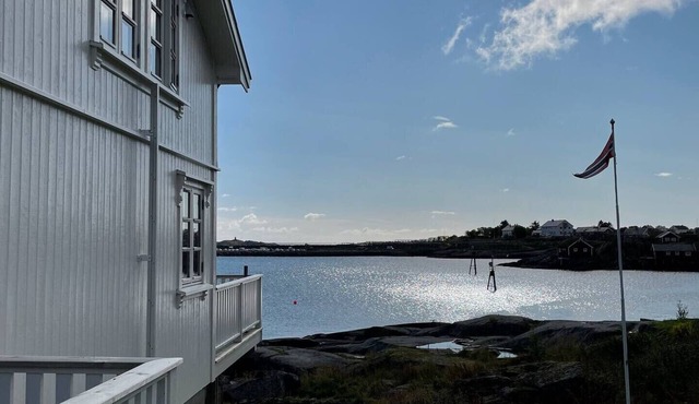 Nordlandshus ved havet på Reine, Lofoten
