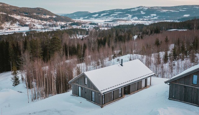 Norelund Hytte, a lovely family cabin with stunning views and close to amenities in Noresund