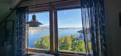 Northern lights central apartment in Harstad