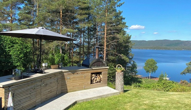 Norwegian cabin vibes with view in Vegårshei