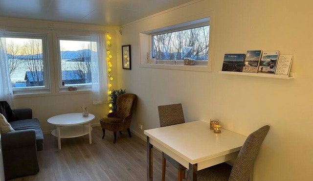 Ny, moderne leilighet i flotte omgivelser.
